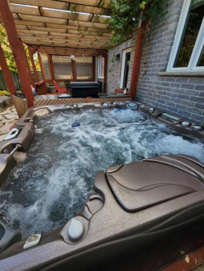 Luxury Villa Inground Heated swimming pool & a Hot Tub